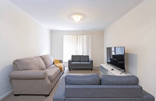 Elizabeth Downs House | Vibrant Family Retreat Perfect for Your Next Fiesta