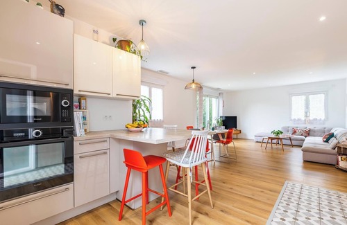 Saint-Jean-de-Vedas House | Relaxing Family Retreat with Saltwater Pool & Ocean Views