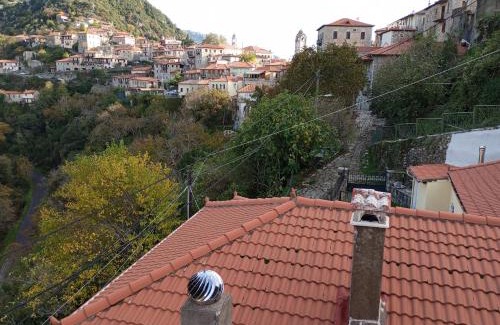 Dimitsana House | Comfortable Family Home with Child-Friendly Amenities