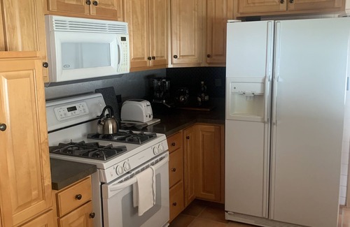 O'Hare House | Ideal Family Home Near Chicago-O'Hare with Spa Amenities