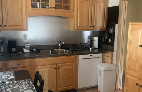 O'Hare House | Ideal Family Home Near Chicago-O'Hare with Spa Amenities