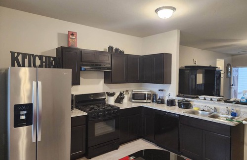 Newcastle House | Family Retreat in Quaint Town, Just 15 Min from OKC