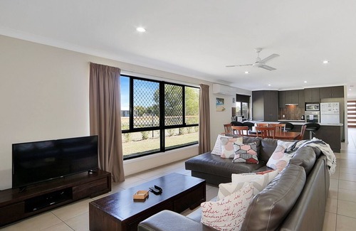 Woodgate House | Family home overlooking park land