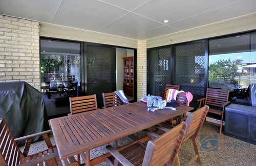 Woodgate House | Family home overlooking park land