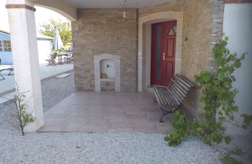 Saint-Valerien House | Family Retreat with Heated Pool for Memorable Getaways