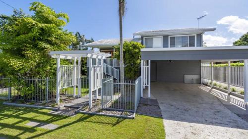 Banksia Beach House | Family Retreat with Pool & Guest House for Your Getaway