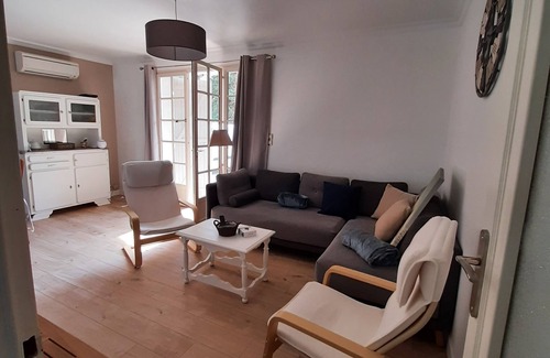 Tosse House | Family home with swimming pool close to beaches, lakes and cycle paths.