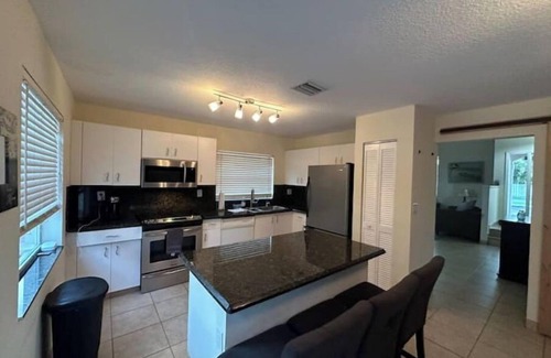 Coconut Creek House | Family Getaway with Private Pool for 6-8 Guests
