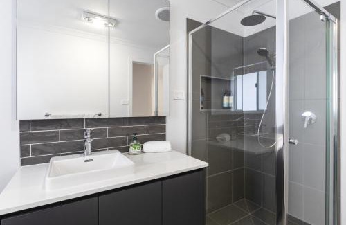 Armstrong Creek House | Family Home with Yard Near Armstrong Creek
