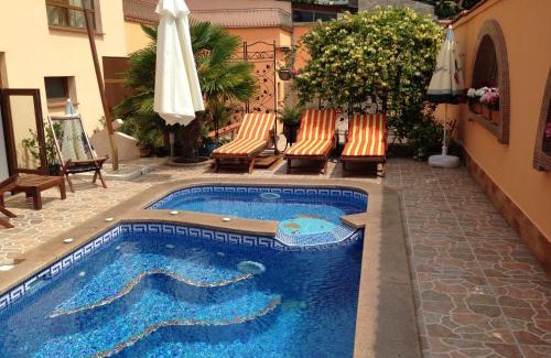 Kiten Hotel | Guest Favorite: Hotel Hit with Oceanfront Pool & Hot Tub
