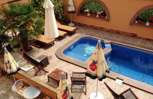 Kiten Hotel | Guest Favorite: Hotel Hit with Oceanfront Pool & Hot Tub