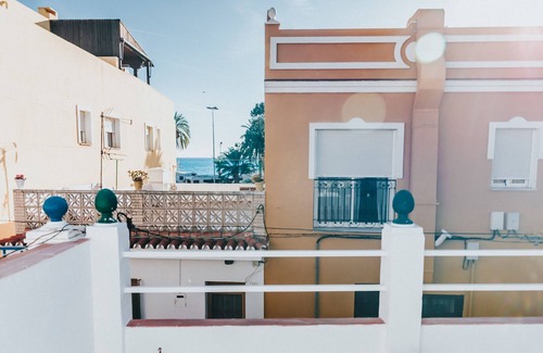 Las Acacias House | Family House, 50m from beach, 2 BIKES, WiFi, Bath, Terrace, BBQ, free coffee, 6p