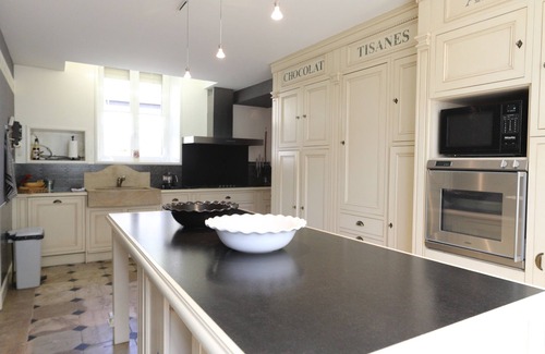 Noyant-de-Touraine Villa | Family House with 6 Rooms - Rated Perfect by Guests