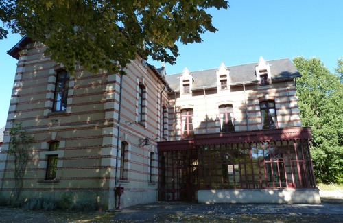 Noyant-de-Touraine Villa | Family House with 6 Rooms - Rated Perfect by Guests