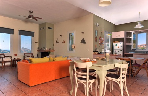 Syros House | Family House Friendly with Ocean View & Pool in Syros