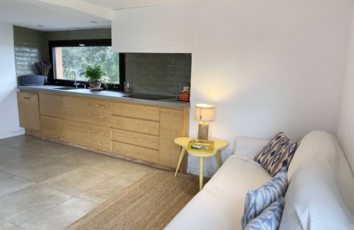 Pedrinya House | Family House in Empordà: Pet-Friendly with Spa and Breakfast