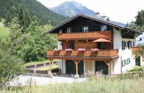 Russbach am Pass Gschuett House | Cozy Family Retreat in Russbach, Steps from Slopes