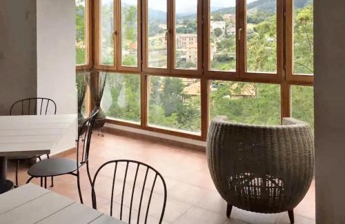 Castro Urdiales House | Spacious 6-Bedroom Retreat with Garden near Otanes Beach