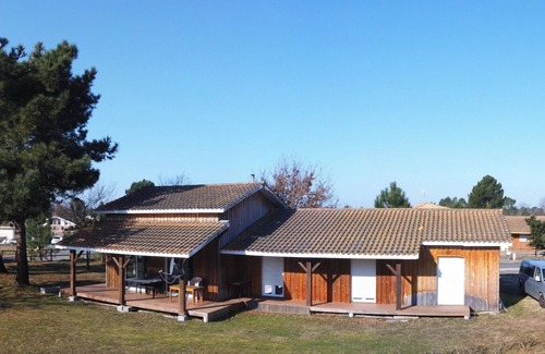 Hourtin House | Family House Retreat with Pool by Lake Hourtin