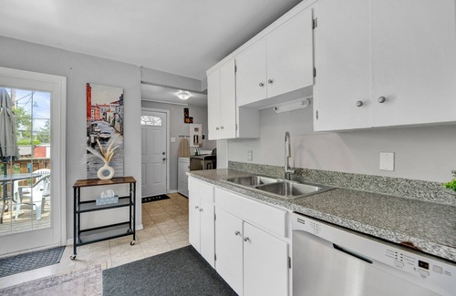 Montgomery House | Cozy Family Retreat with Hot Tub & BBQ - 9.4/10 Rating