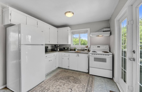 Montgomery House | Cozy Family Retreat with Hot Tub & BBQ - 9.4/10 Rating