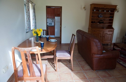 Santo Estevao Villa | Cozy Family Retreat with Private Pool in Serene Countryside