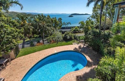 Hamilton Island Apartment | Family Island Dream Escape: 4-Star Villa with Ocean View