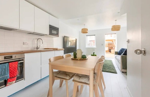 Southwark House | Family King Suites with Free Parking & Spa Amenities