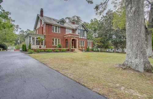 Laurinburg Villa | Family-Friendly Laurinburg Home with Private Yard & Pets