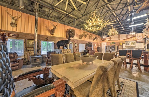 Dover Cabin | Inviting Leatherwood Resort Cabin with Fire Pit & Spa