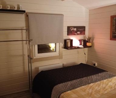Letterkenny House | Cozy Family Log Cabin: Pet-Friendly Retreat for All