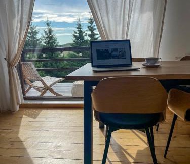 Muntele Baisorii House | Family Nest Baisoara: Perfect Retreat with Hot Tub Access