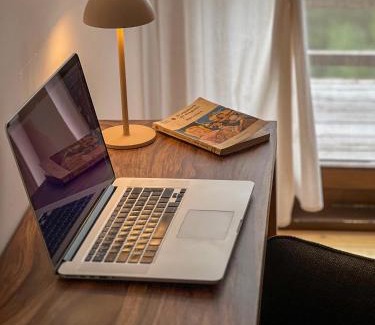 Muntele Baisorii House | Family Nest Baisoara: Perfect Retreat with Hot Tub Access