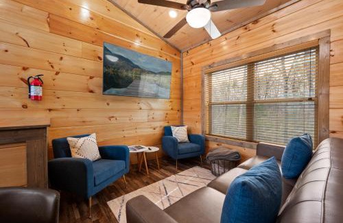 Sevierville House | Unbeatable Stay Near Dollywood: Mountain View & Hot Tub