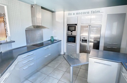 Agon-Coutainville House | Family Paradise: Beachside Haven with Heated Pool Awaits