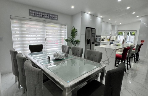 Miami Gardens House | Family Paradise: Fun Activities and Ocean Views Await!