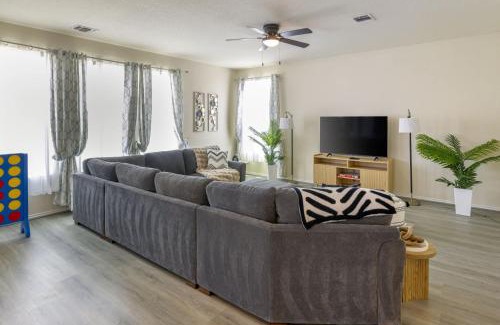 Wetmore House | Family-Perfect 4BR House - Fenced Yard & Style