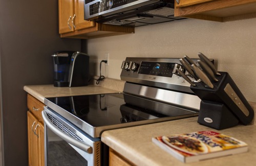 Colorado Springs House | Comfortable Family & Pet Friendly Retreat with Maid Service