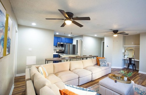 Auburn Condo | Family & Pet Friendly, Location Style & Comfort *4BR/2BA Walk To Everything