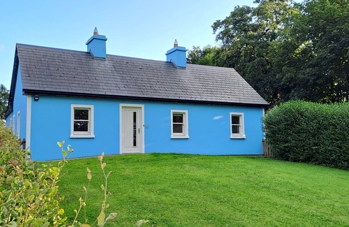 Logboy Cottage | Pet-Friendly Cottage in East Mayo with Ocean Views & Spa
