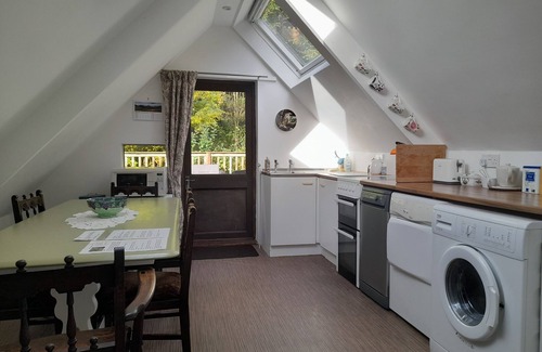 Aymestrey Cabin | Ideal Family & Pet-Friendly Retreat in Mortimer Country