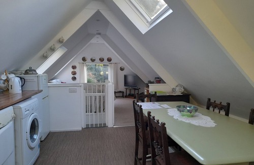 Aymestrey Cabin | Ideal Family & Pet-Friendly Retreat in Mortimer Country