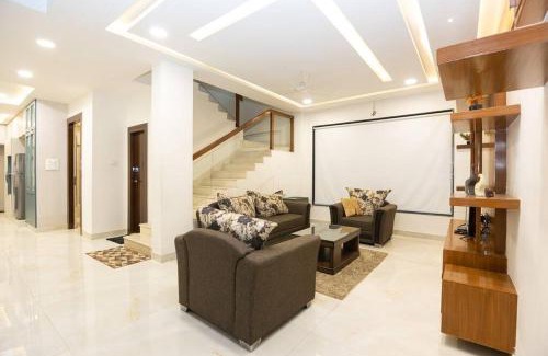 Banjara Hills Villa | Family & Pet-Friendly 5BHK with Hot Tub in Banjara Hills