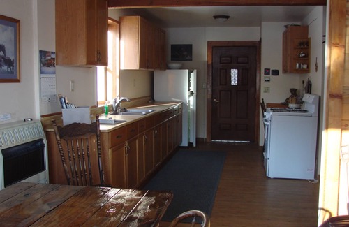 Del Norte Cabin | Family Ranch Retreat with Cozy Guest Cabin and Spa