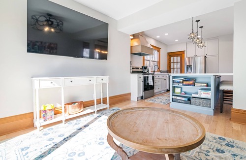 Cedar Falls House | Unforgettable Family Getaway at Memory Maker House