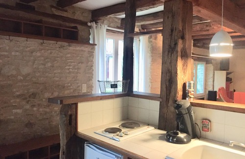 Condat-sur-Vezere Villa | Family Retreat Near Dordogne with Pool & Spa Amenities