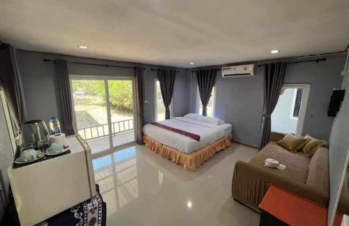 Ranong House | Family Resort with Hot Tub & Kitchen - Guest Rated 9/10