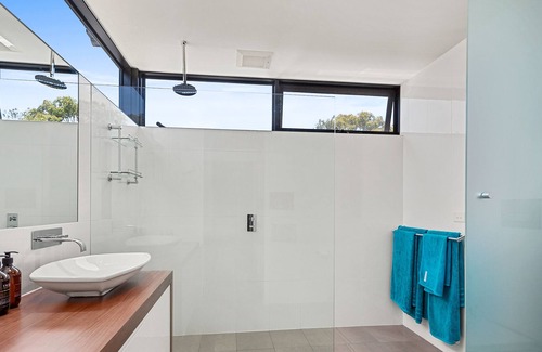 Balnarring House | Family Resort with Pool, Spa & Mini Golf