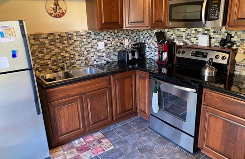 Conneaut Lakeshore Cottage | Family-Friendly Retreat at Conneaut Lake, PA for Fun Getaways