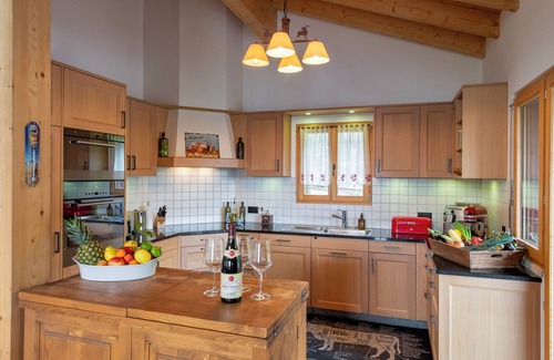 Riddes Ski Chalet | Family retreat Chalet Marmotte Qui Rit